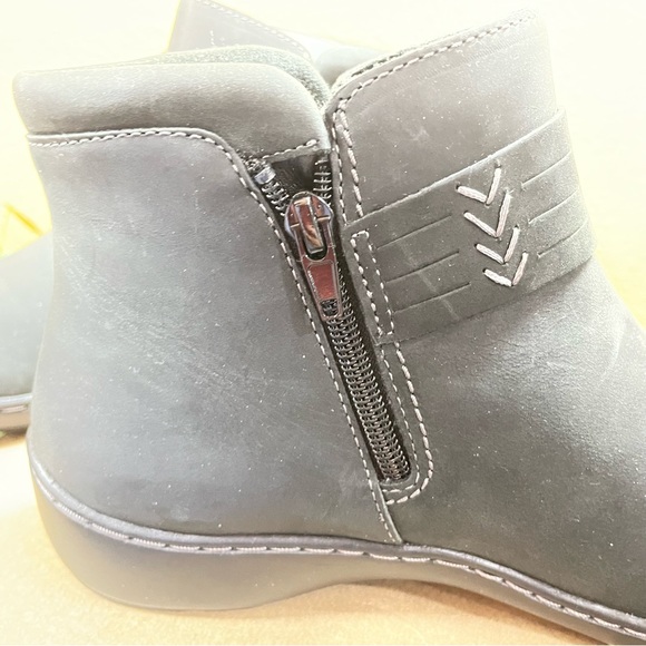 Clarks Cora Rae Traction Black Stretch Panel Stitched Soft Leather Ankle Booties - Picture 7 of 12